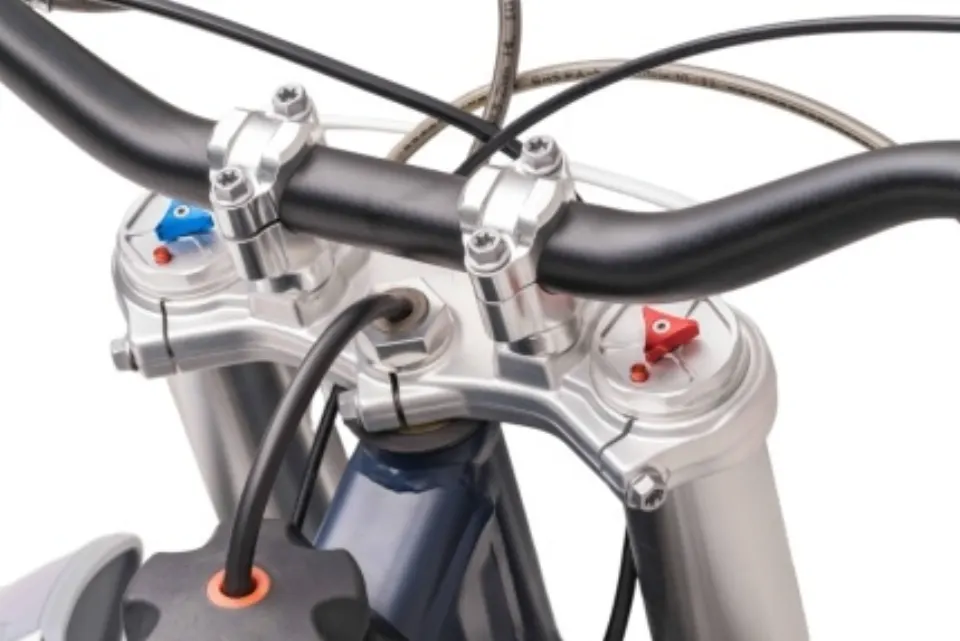 HS85 Triple Clamp component
