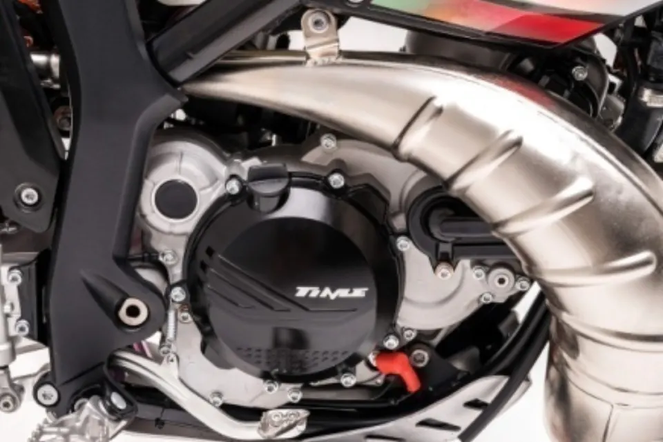 SJ SJ300 Engine component